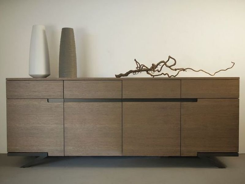 Artisan KMS à l'œuvre — Fabrication de mobilier sur mesure à Douala